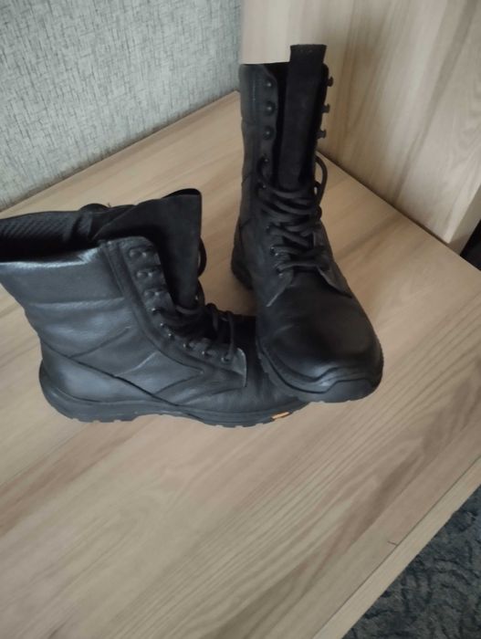 Берці чорні  шкіра   43 розмір