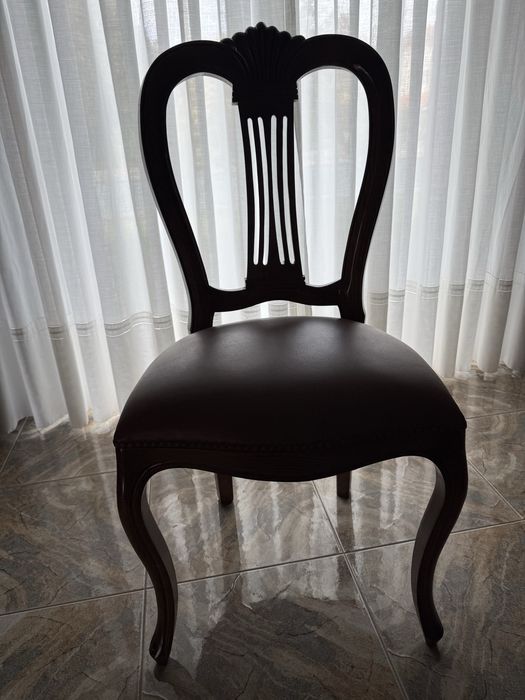 Cadeira de sala em madeira