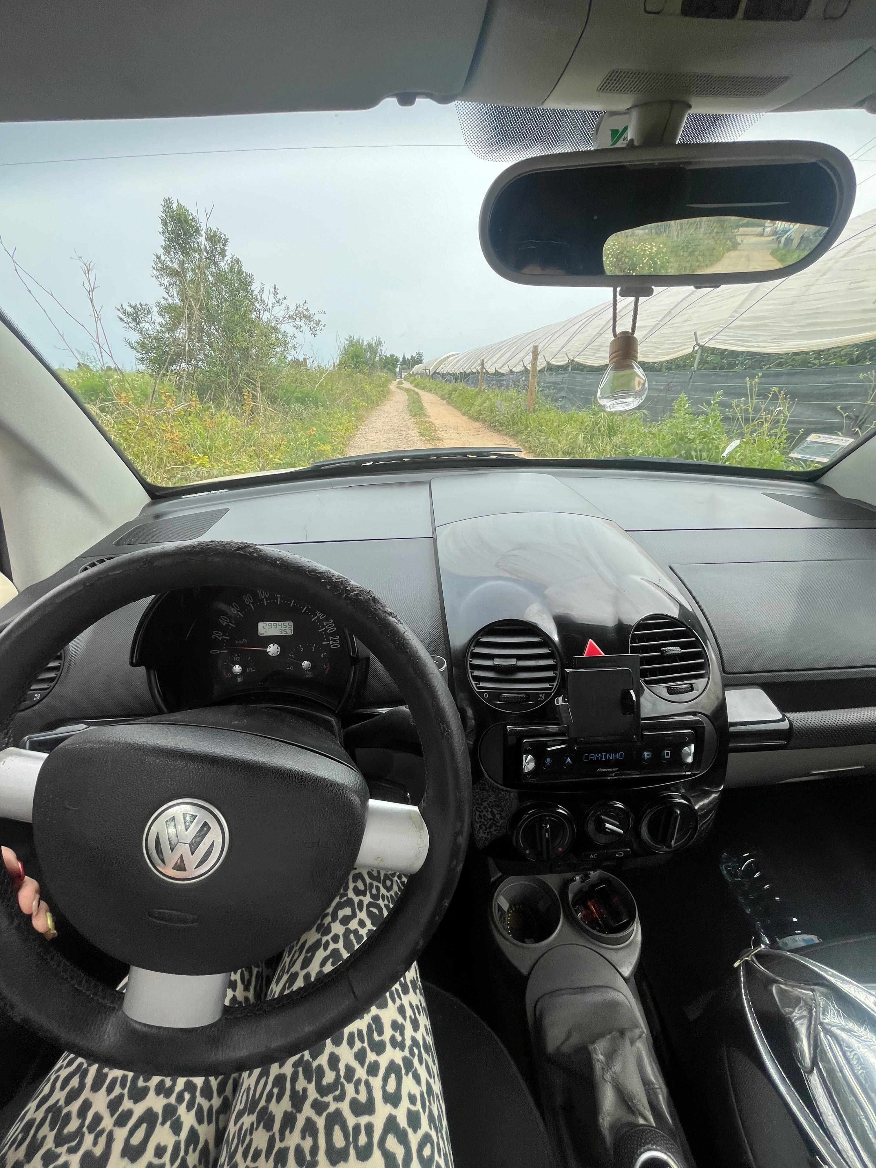 VW New Beetle Cabriolet 1.9 TDI (2004) – Edição Creme