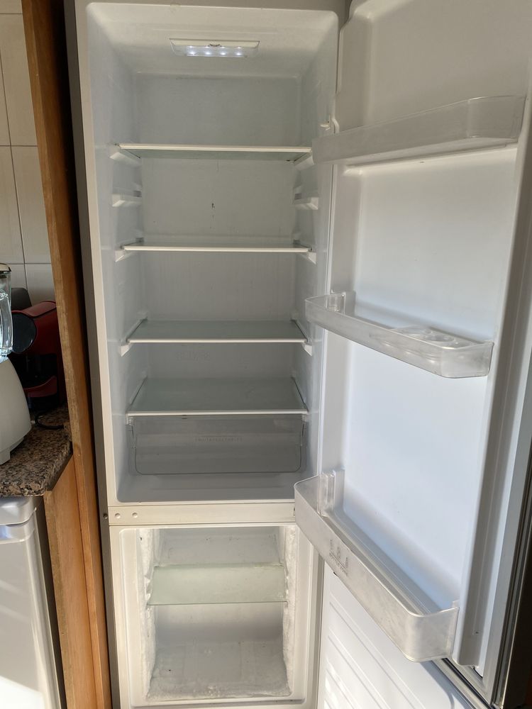 OPORTUNIDADE FRIGORIFICO CINZENTO MATTE