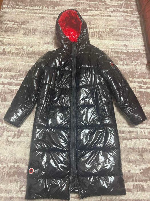 Жіночий лаковий пуховик