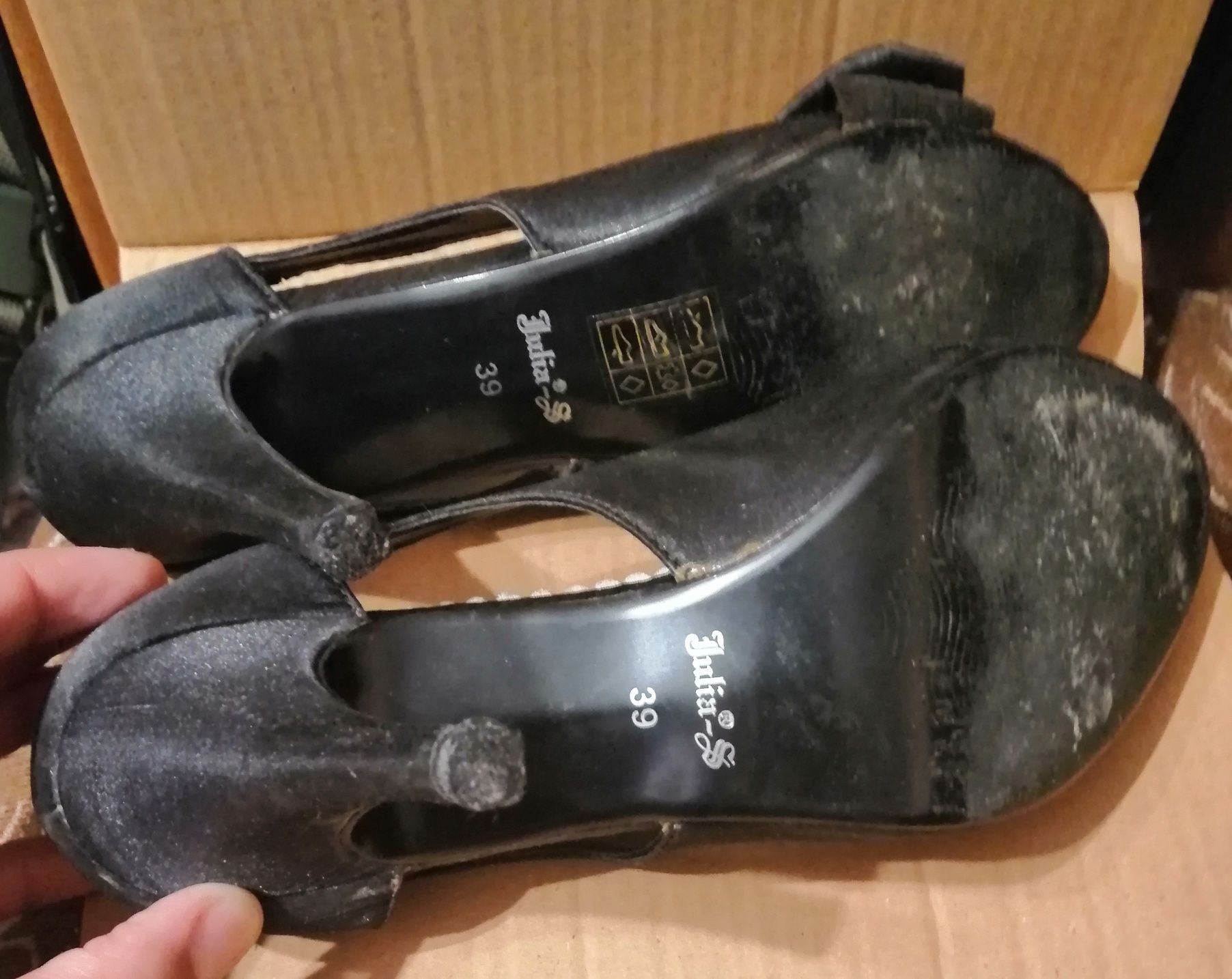Buty na obcasie 39