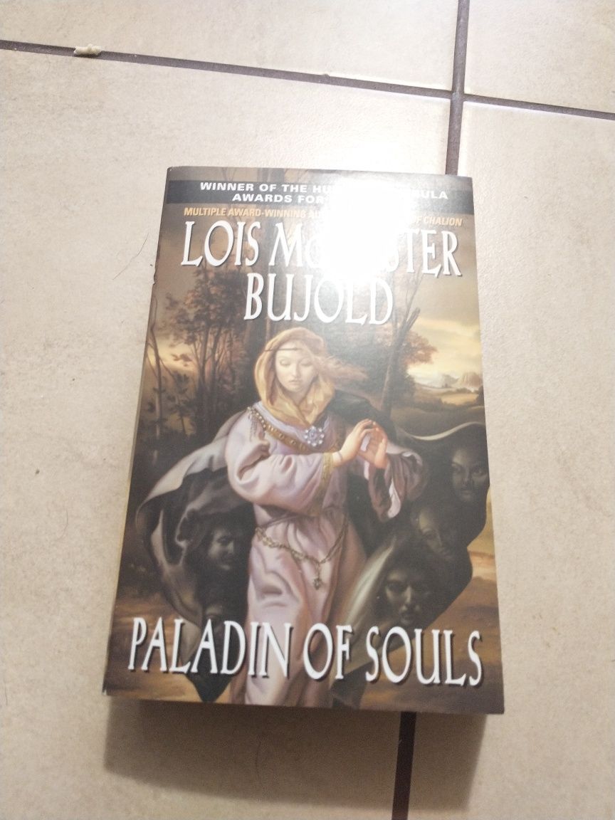 Lois McMaster Bujold Paladin of souls książka w języku angielskim