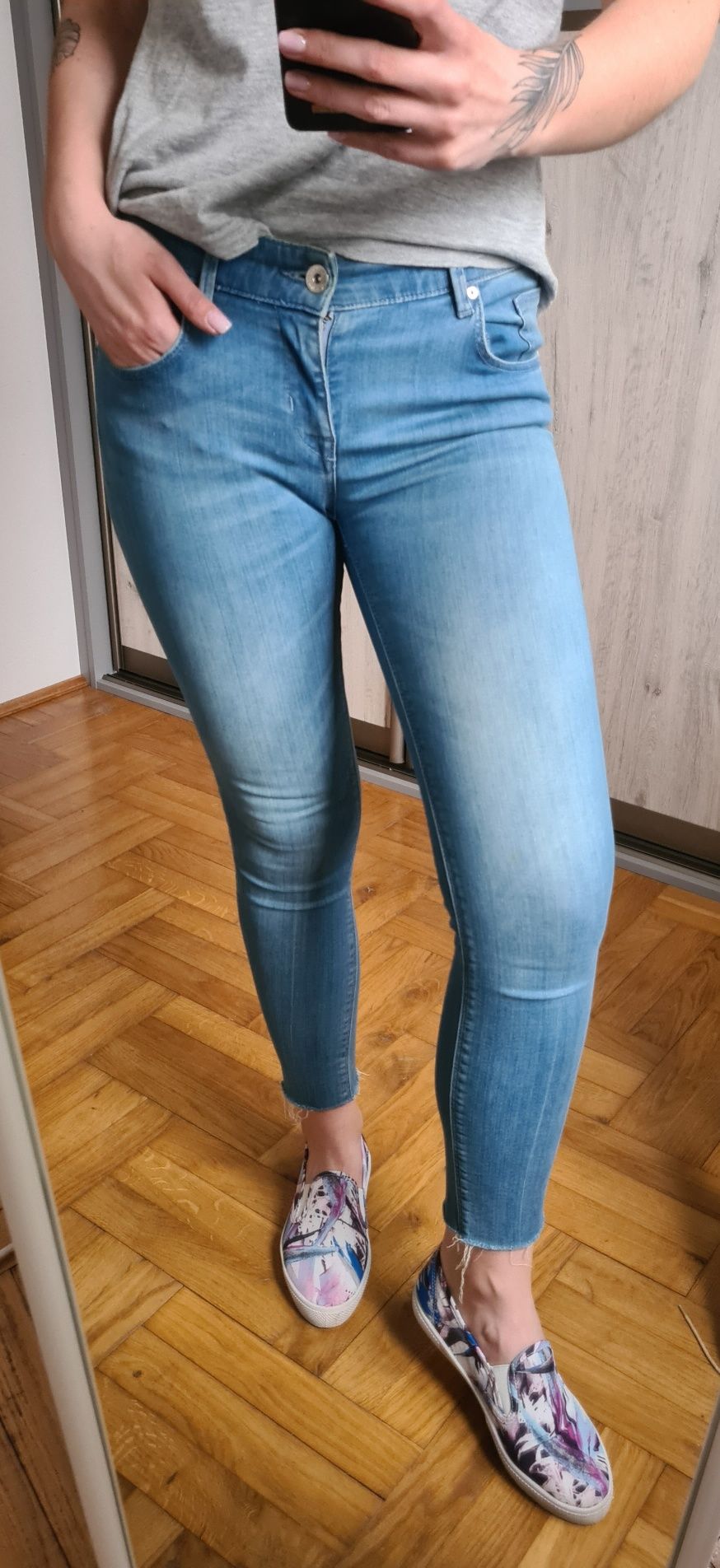 Jasne jeansy dżinsy skinny rurki dopasowane do kostek Pimkie