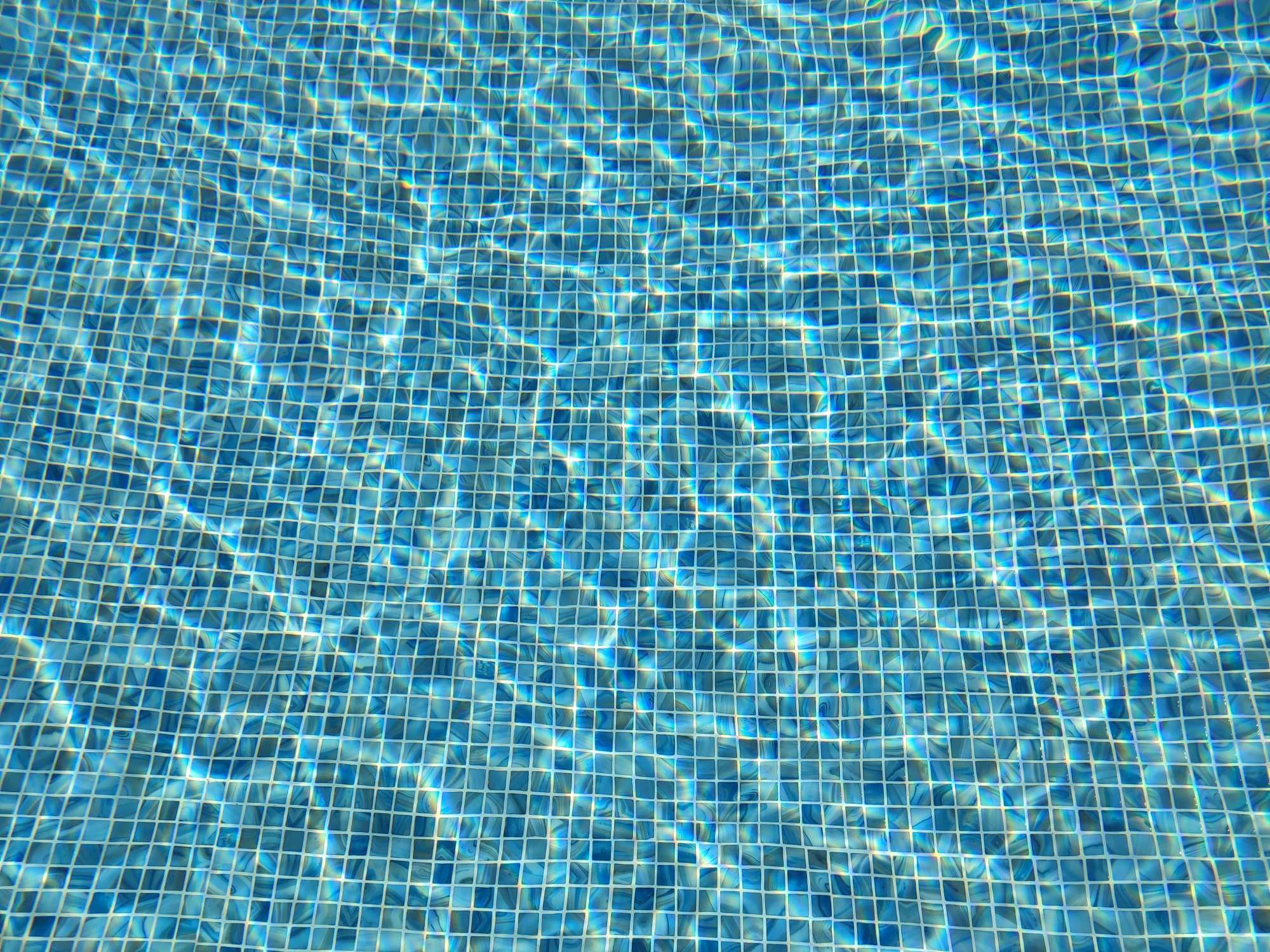 Limpeza e Manutenção de Piscinas / Pool Maintenance & Repairs