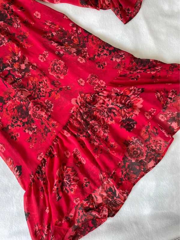 Czerwona sukienka maxi w kwiaty przewiewna idealna na strój S 36 8