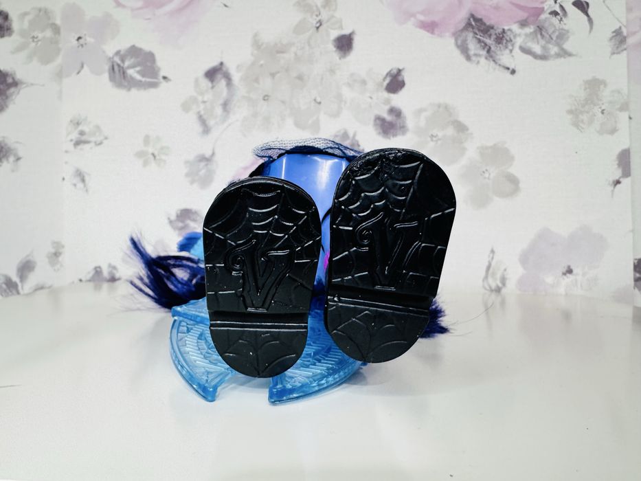 Duża lalka, Disney Wampiryna