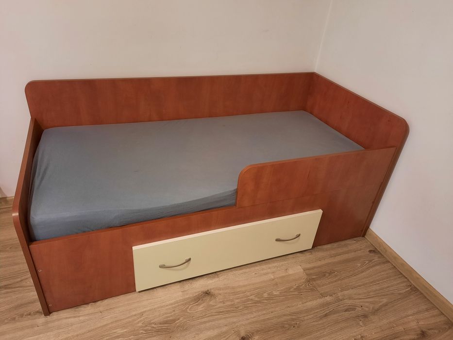 Łóżko dziecięce z boczkami