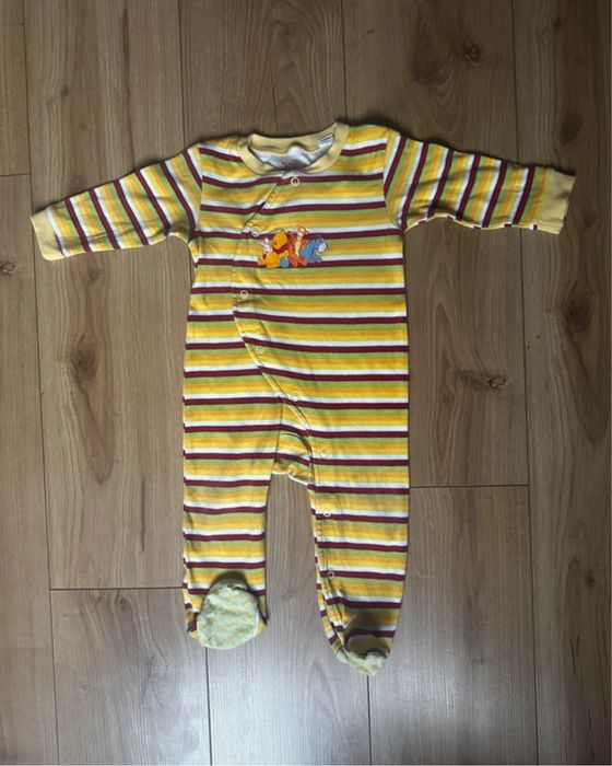 Śliczny pajacyk Kubuś Puchatek, Disney, r. 12 m-czy