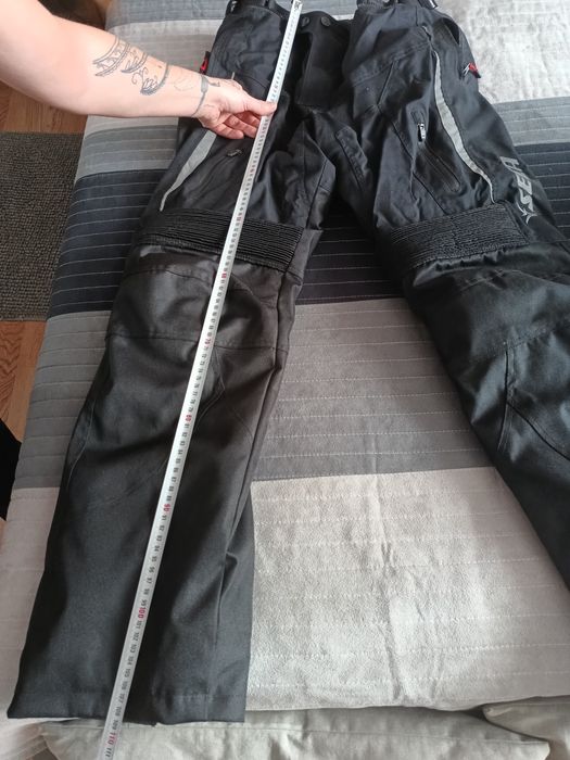 Kurtka i spodnie motocyklowe ocieplane.