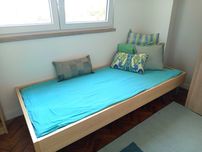 Cama de solteiro com estrado