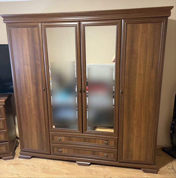 Szafa 4-drzwiowa z lustrami, garderoba