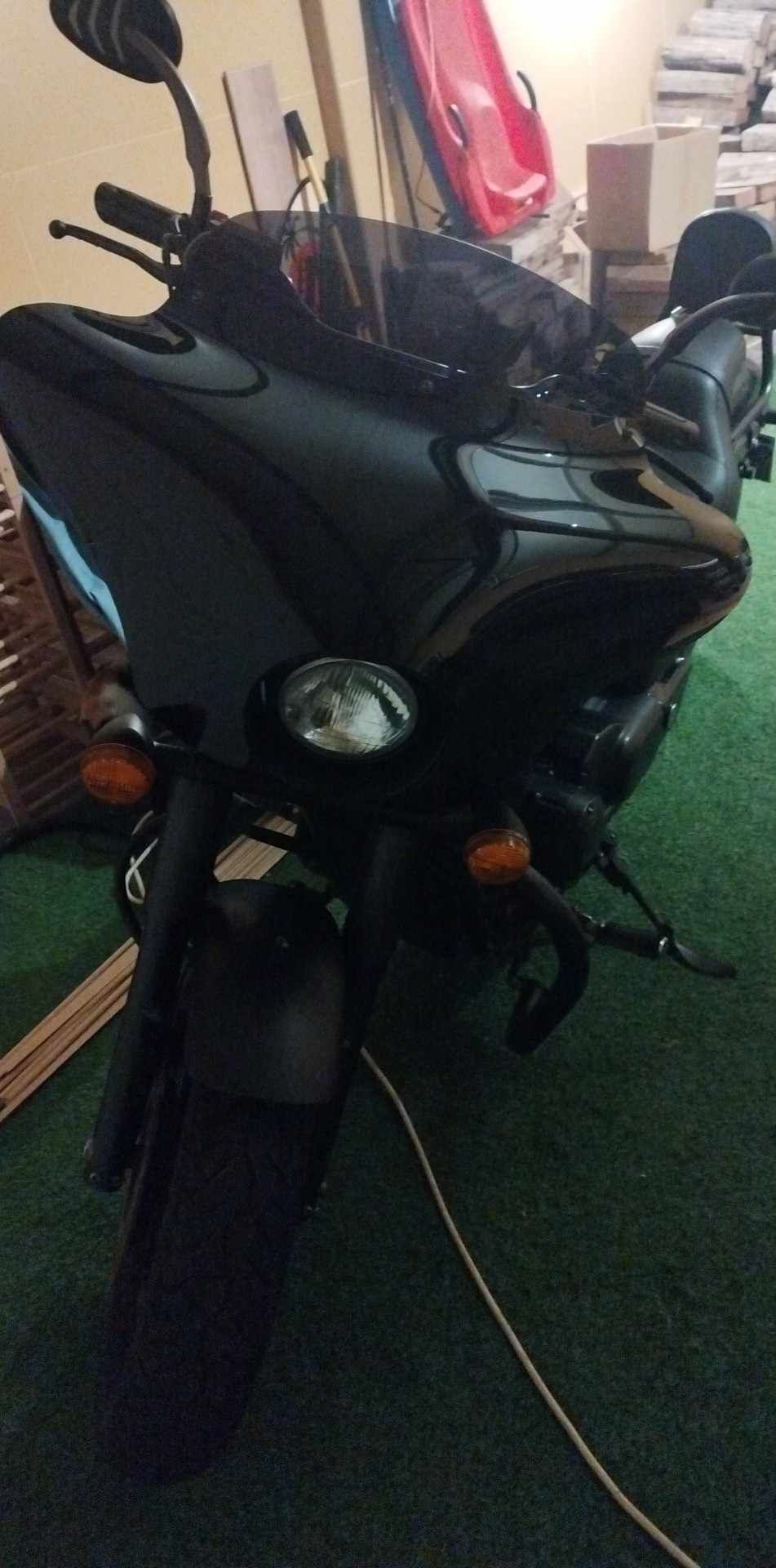 Honda Shadow Phantom 750 + Capacete