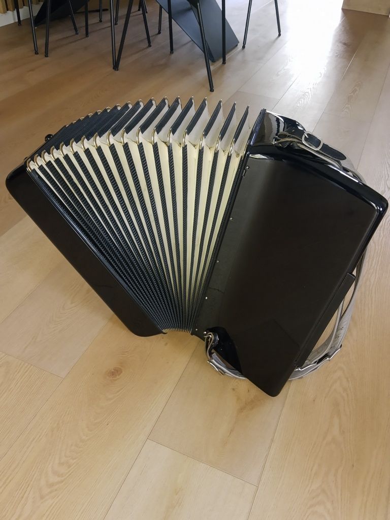 Akordeon Hohner ATLANTIC IV  De luxe  120 basów 4 ch.,GOLD VOICES  !!!