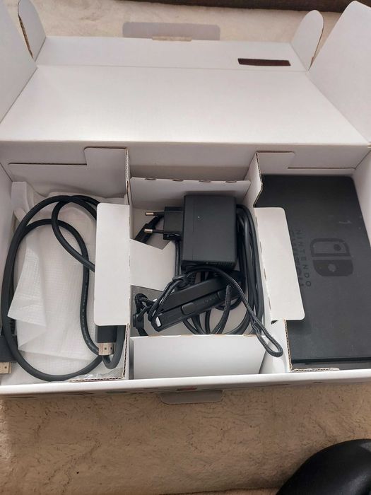 Nitendo switch plus 4 gry