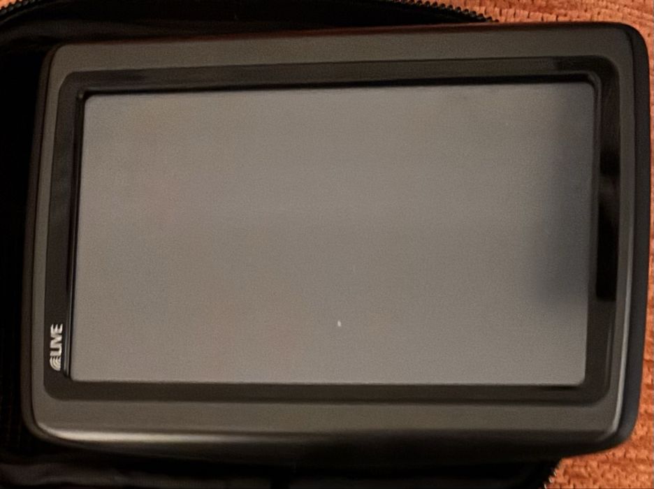 TOMTOM GPS com carregador de automovel.