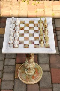 Шахматный стол из натурального камня оникс