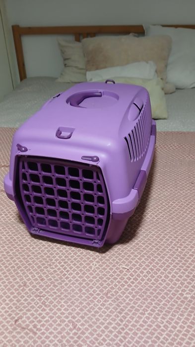 Caixa transportadora para animais usada