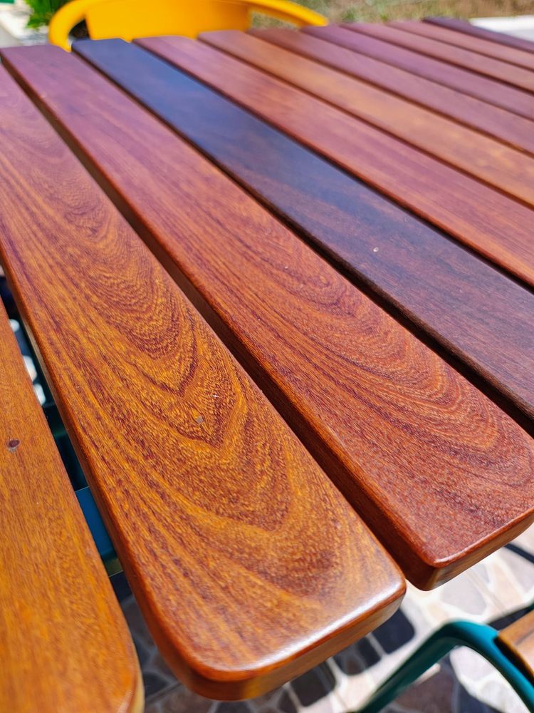 Conjunto de Mesa e Cadeiras de Exterior