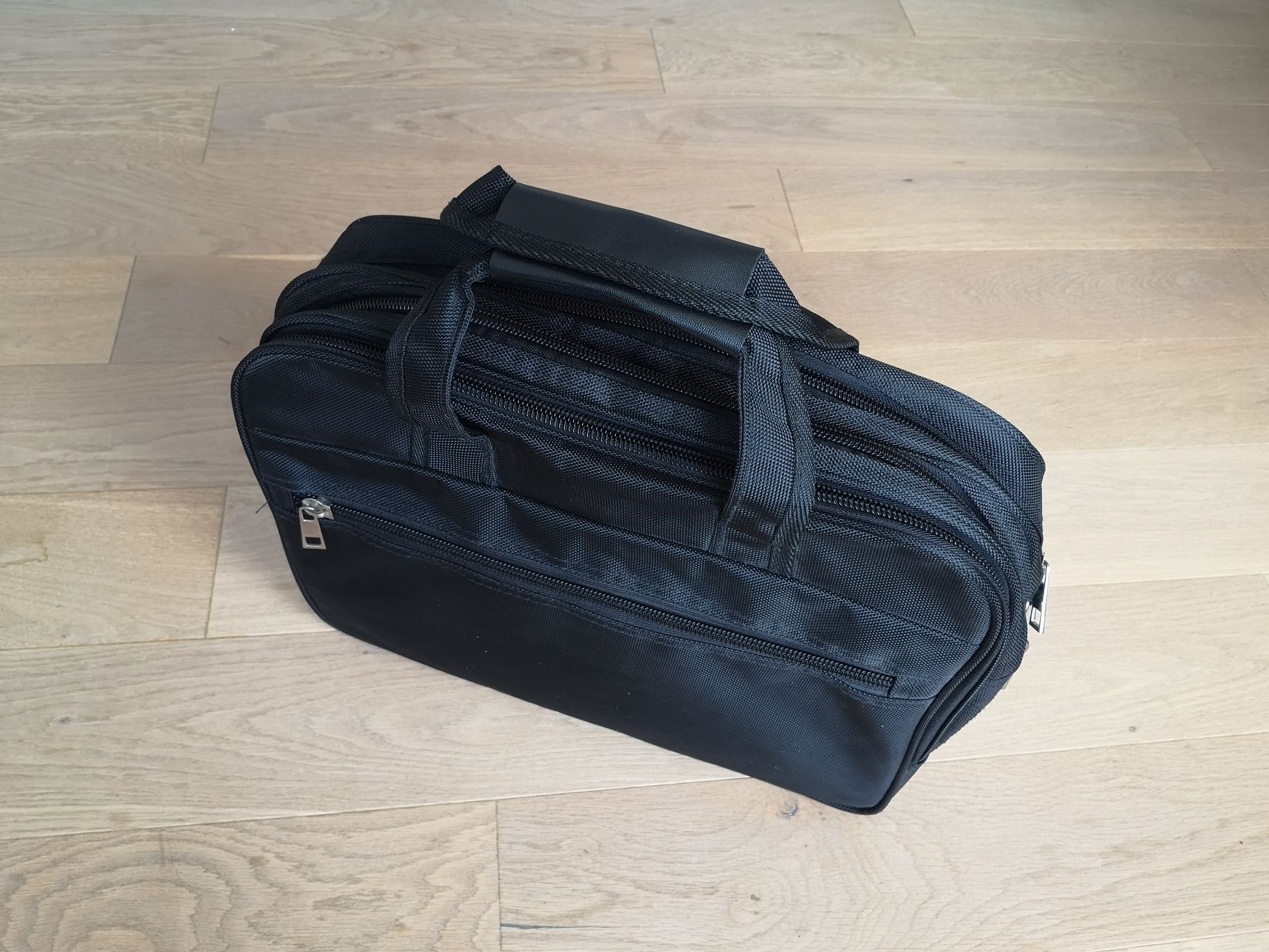 Torba na laptopa 15-calowy solidna jak nowa