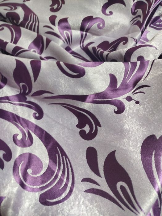 Штори з фіолетовими візерунками