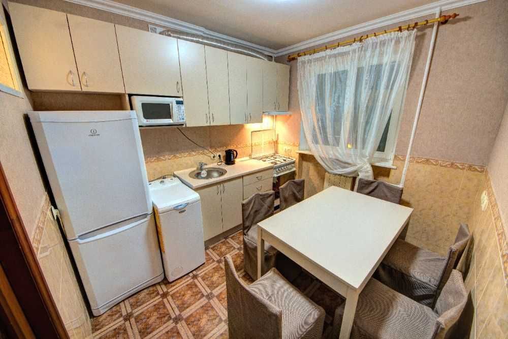 Квартира 2к подобово Київ центр бул Лесі Українки, м. Кловська 10 хв.