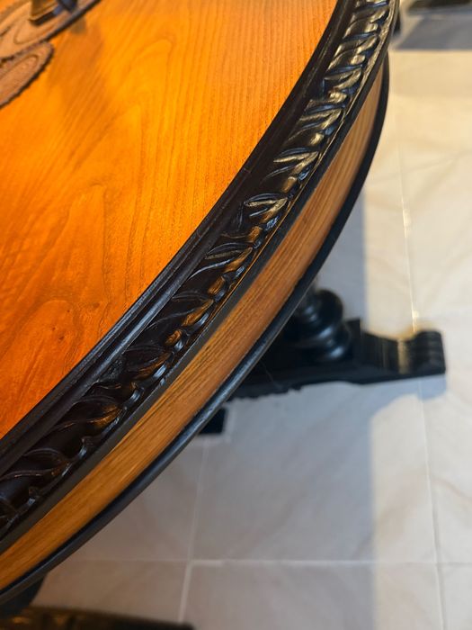 Mesa de jantar em madeira