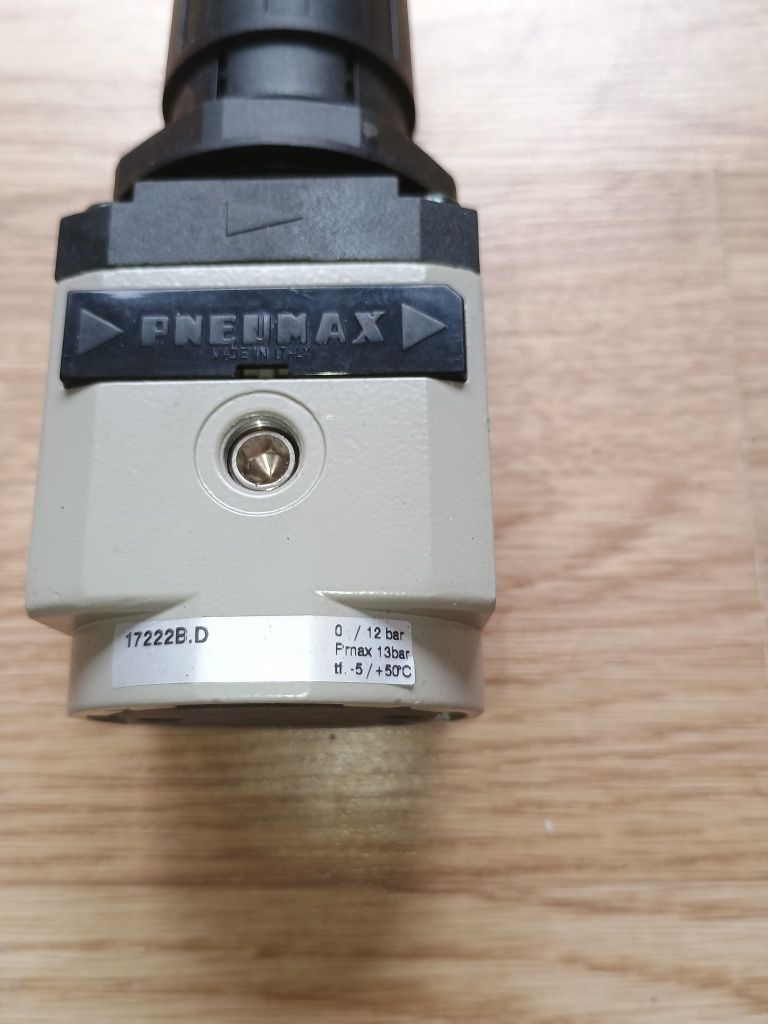 Regulator ciśnienia pneumax 0-12 bar