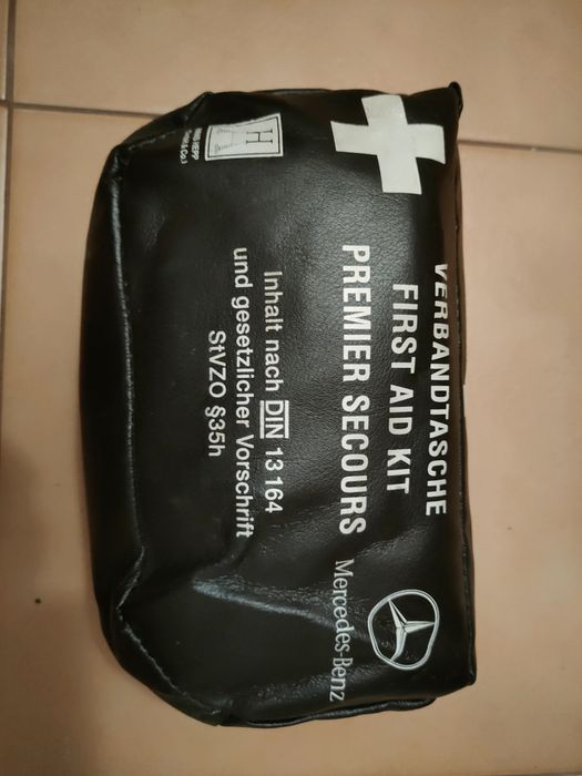 Apteczka samochodowa mercedes kompletna