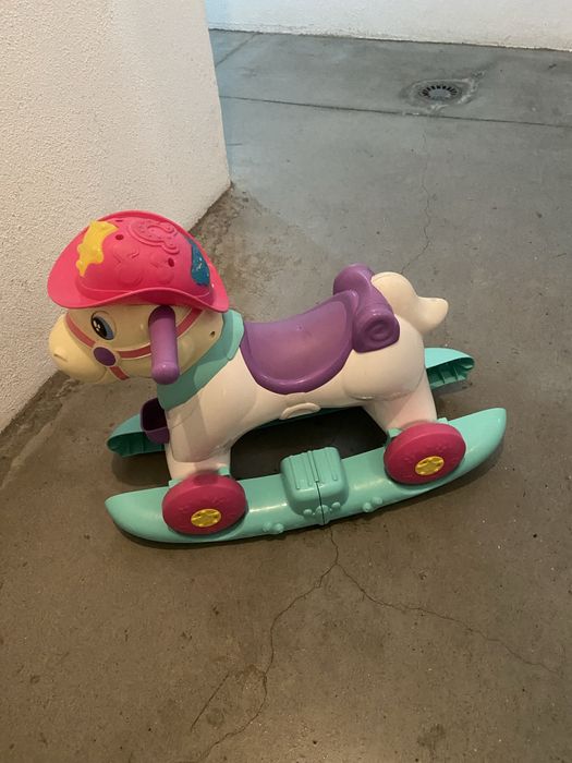 Cavalo com rodas e balancete