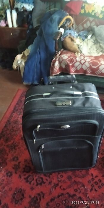 Прода велий чемодан