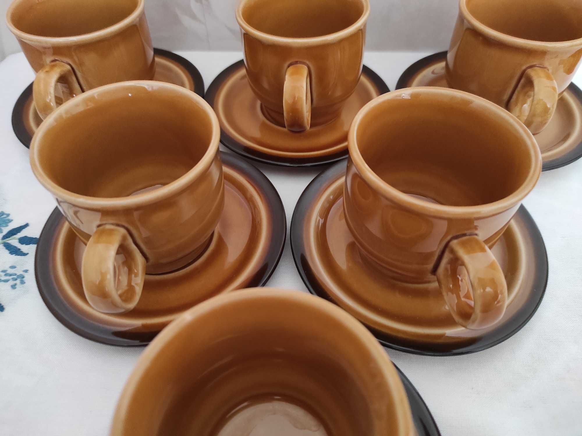 Filiżanki ze spodkami, porcelit Pruszków PRL