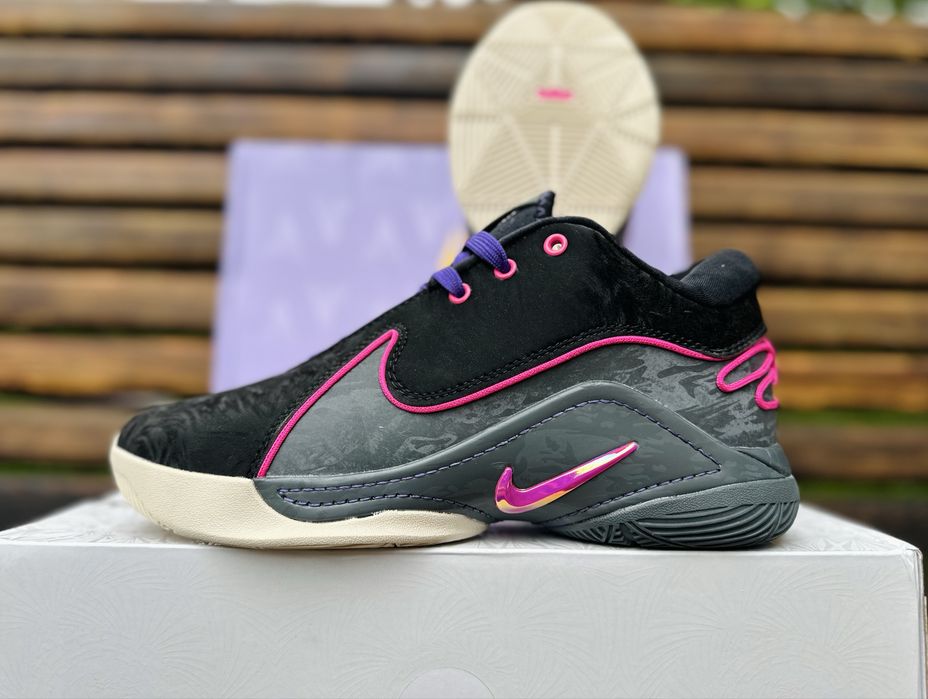 Баскетбольні кросівки  Nike Lebrone 22
