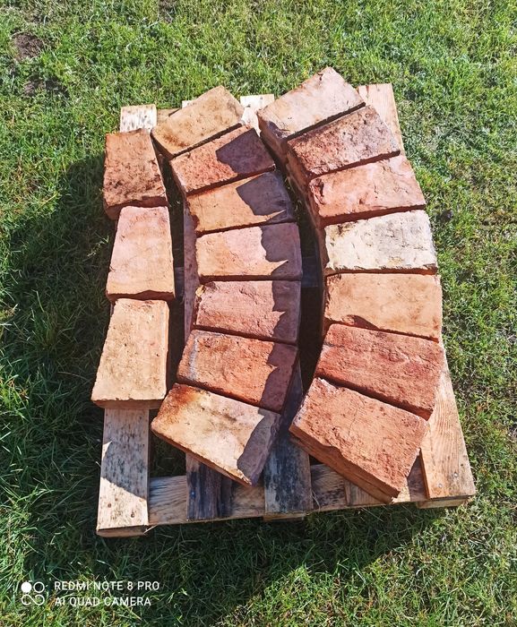 Sprzedam cegłę stuletnią ręcznie formowaną w kształcie trapezu