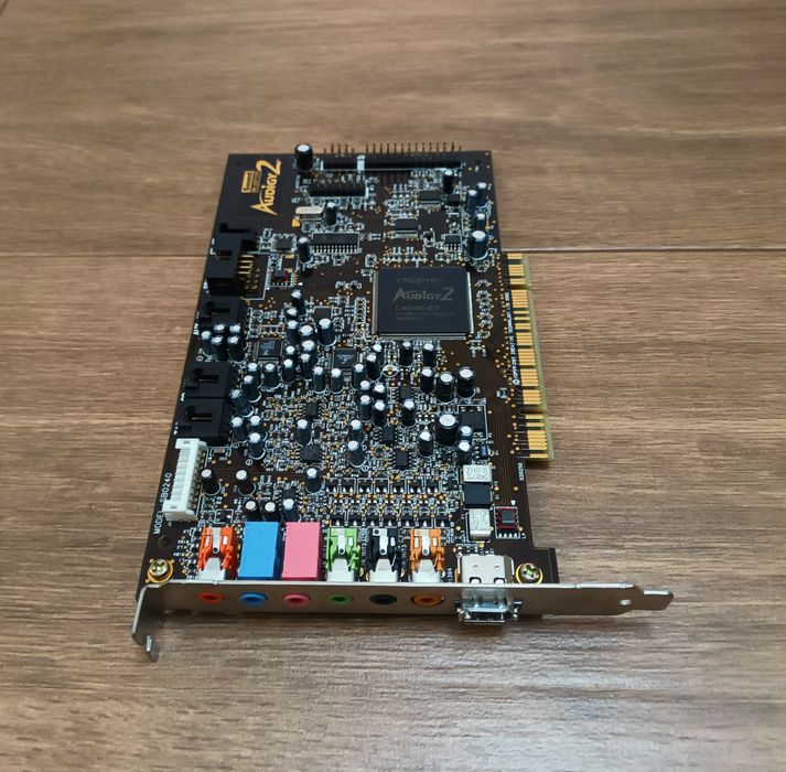 Placa de som antiga PCI Creative Sound Blaster Audigy 2  (SB0240)