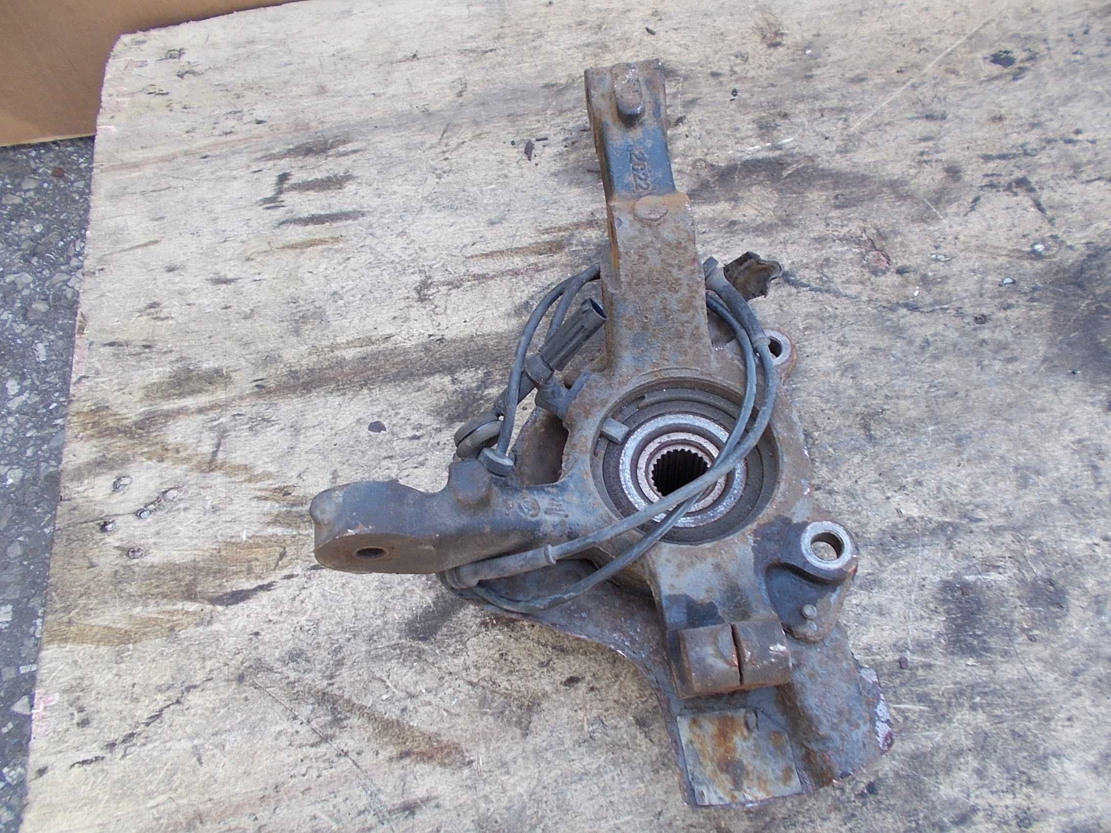 fiat STILO 2.4 20v 02r zwrotnica piasta lewa prawa czujnik abs