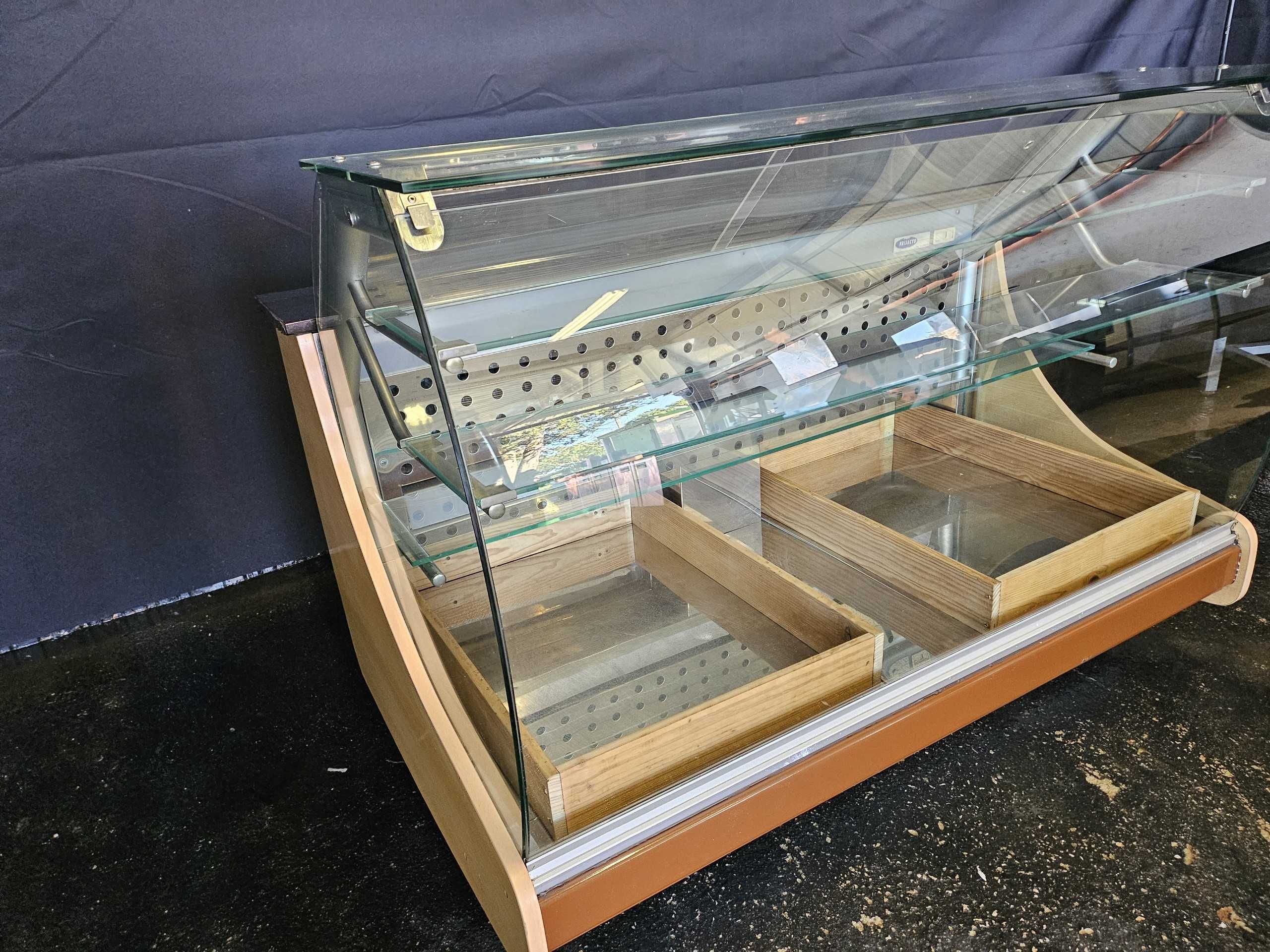 Vitrine neutra para pão e bolos