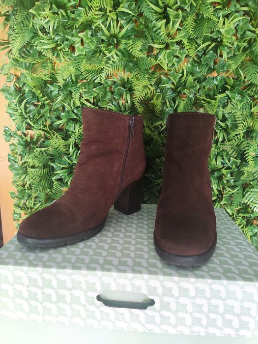 Botins camurça da Sofia Costa Shoes