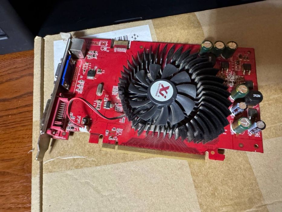 Видеокарта 7600 GT 256 МБ