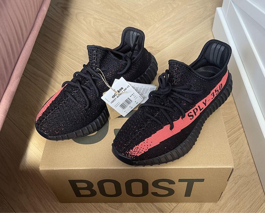 Buty Adidas Yeezy Boost 350 V2 Core Black Red Stripe 40