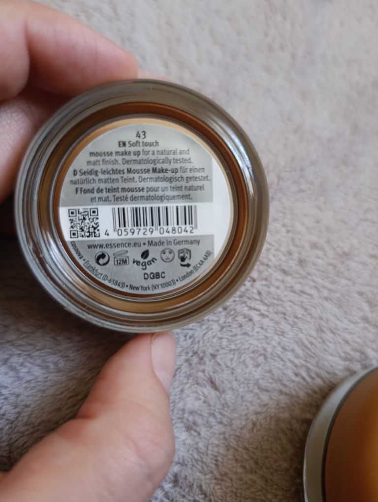 Контурінг тональний мус тональний крем для обличчя Essence Soft Touch