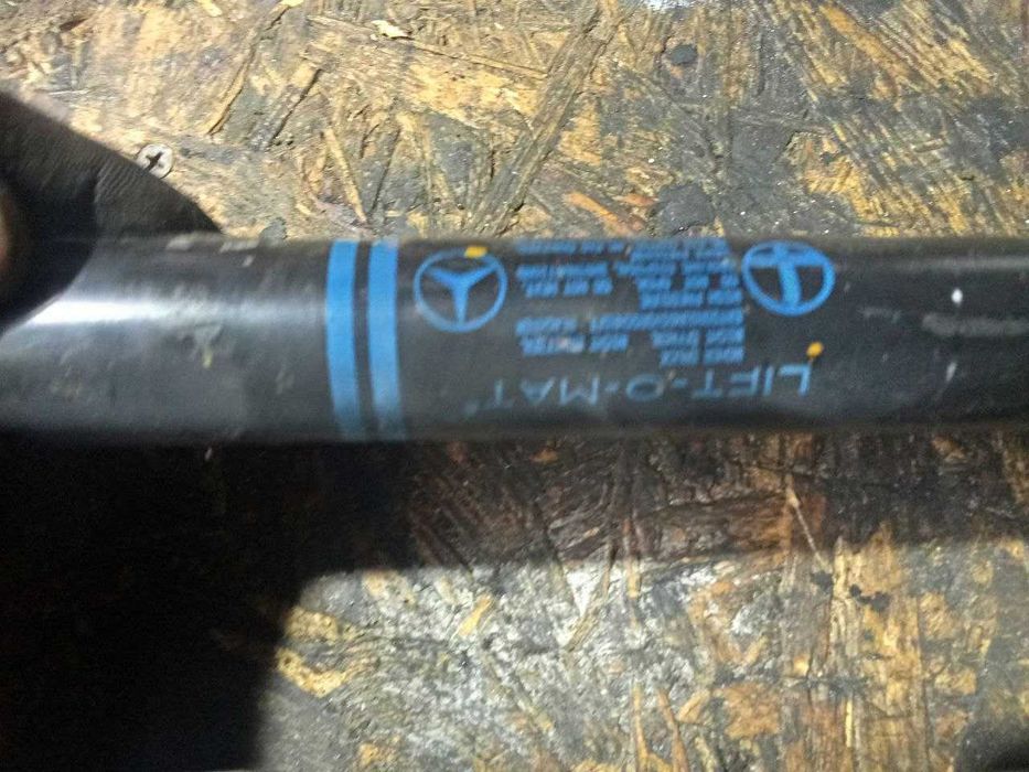 Амортизатор багажнику/ляда/кляпа Віто 638