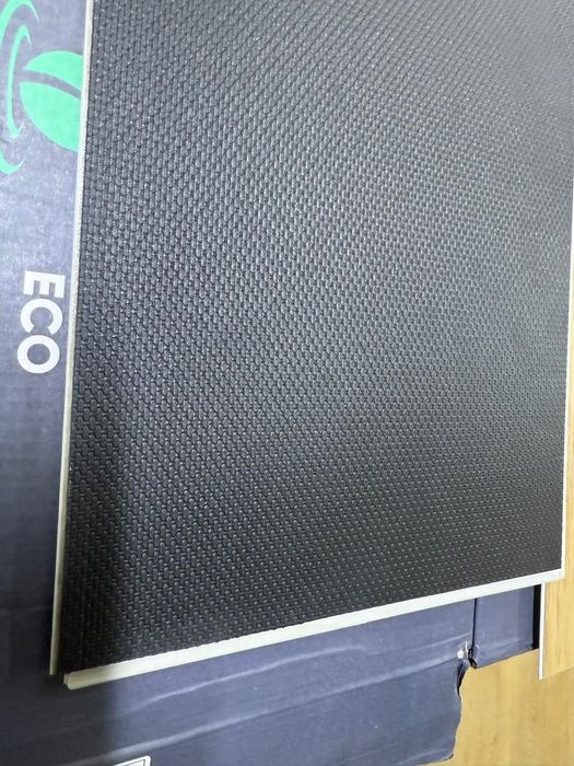 Вінілова SPC підлога під теплиі поли.