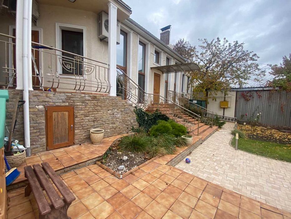 Просторий будинок 434 м² з басейном в Аркадійський провулок