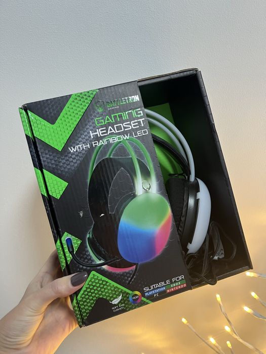 Навушники світяться