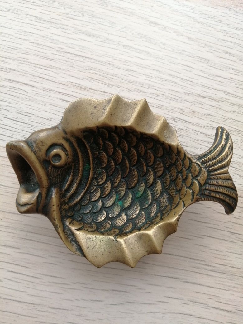 Cinzeiro decorativo em latão