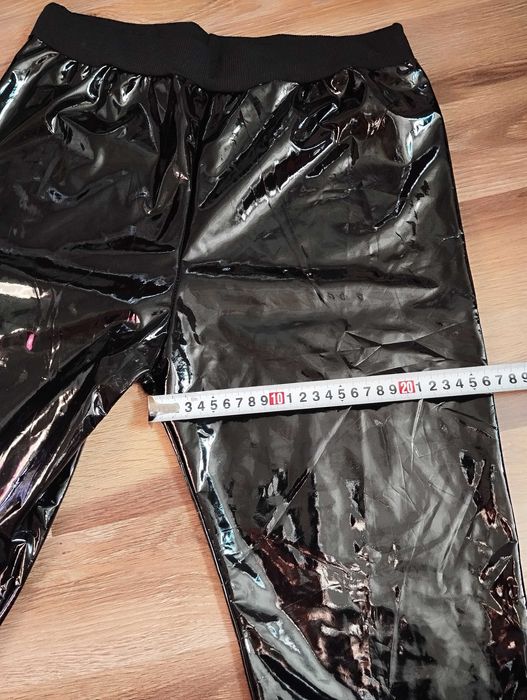 czarne lateksowe legginsy L spodnie skóra lakierowana skinny wysoki st