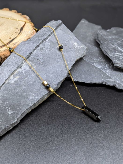 Naszyjnik grot sopel geometryczny nowoczesny turmalin