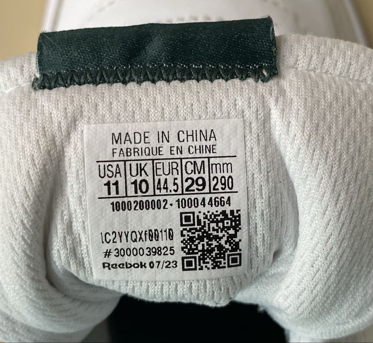 Кросівки Reebok.