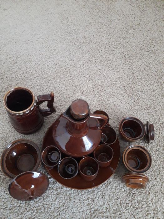 Komplet z ciemnej porcelany